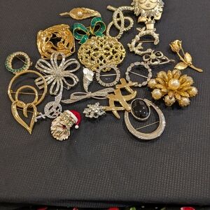 Multicolor Brooches Set Of 23